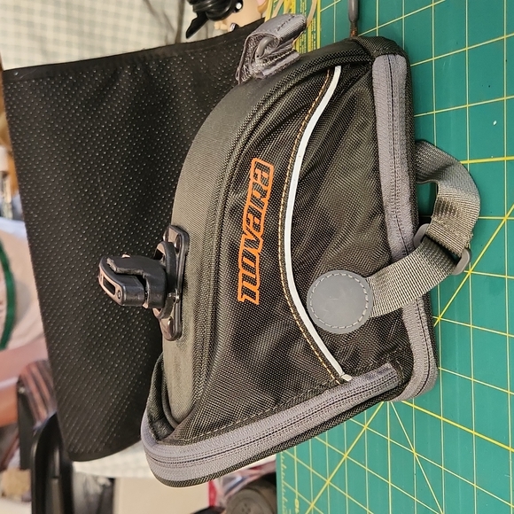 Rei Novara Under Seat Bag - Picture 2 of 3